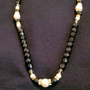 Black beaded necklace with pearl and crystal stations